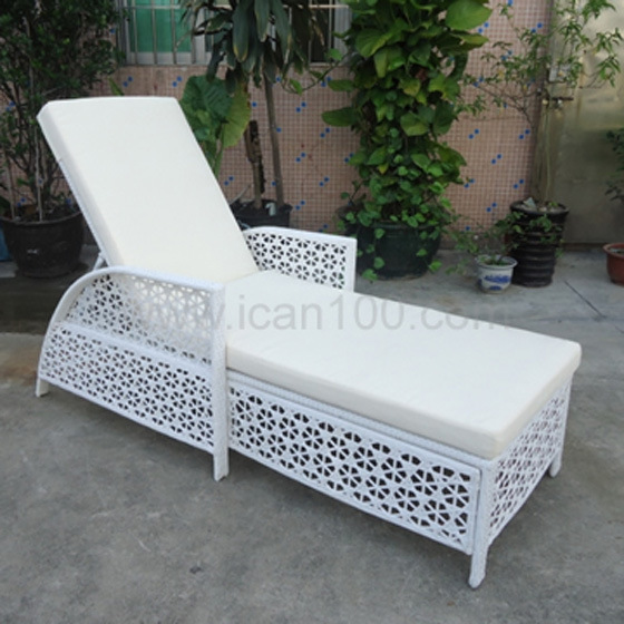 Water-Proof White Rattan Chaise Lounge (SL-07020)