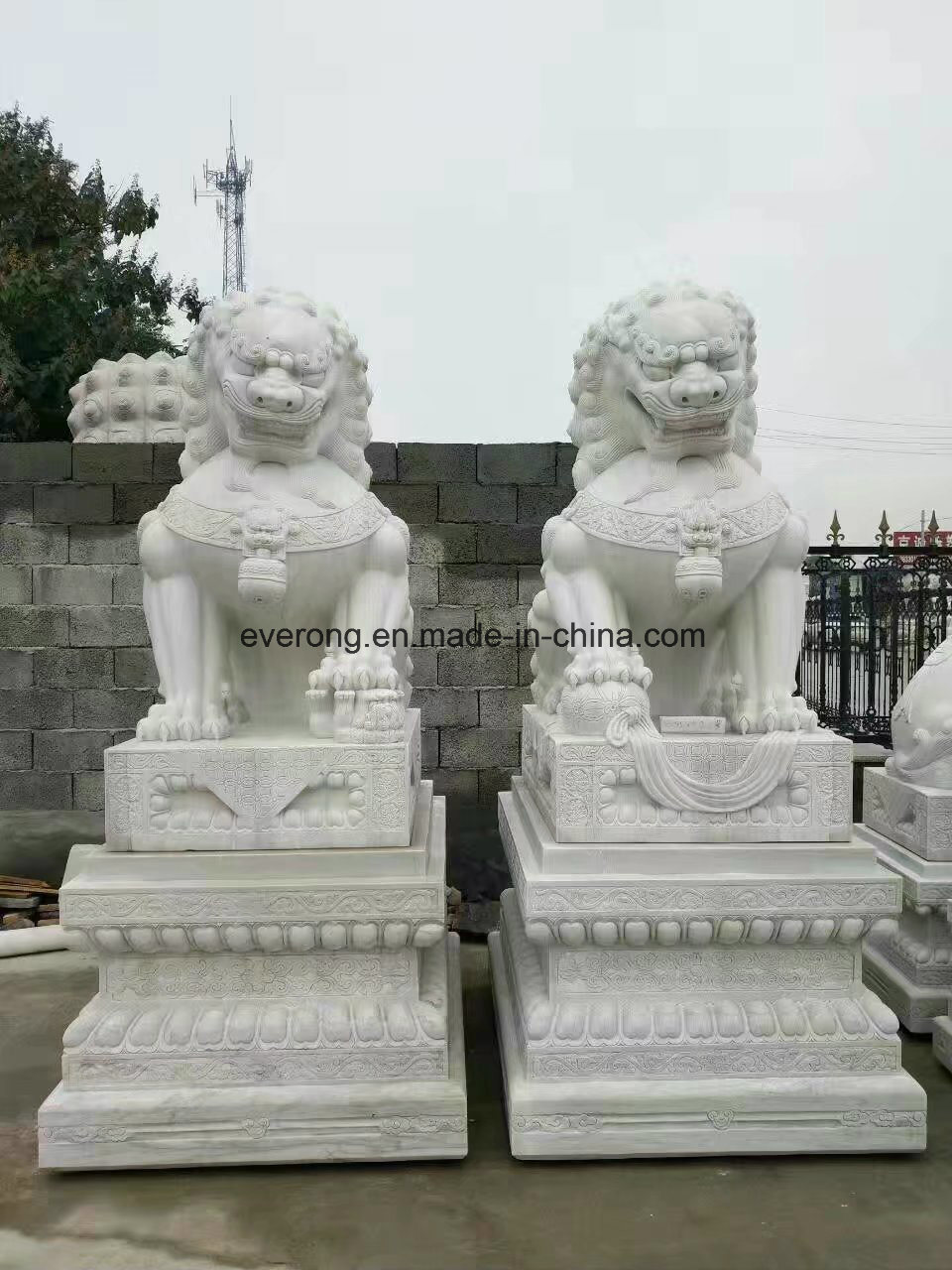 Natural White Marble Stone Carving Lion Animal Sculpture for Outdoor Decoration