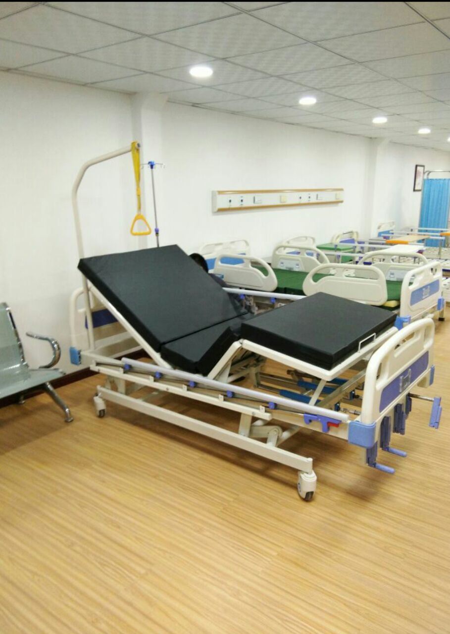 Four Crank 5 Function ICU Bed