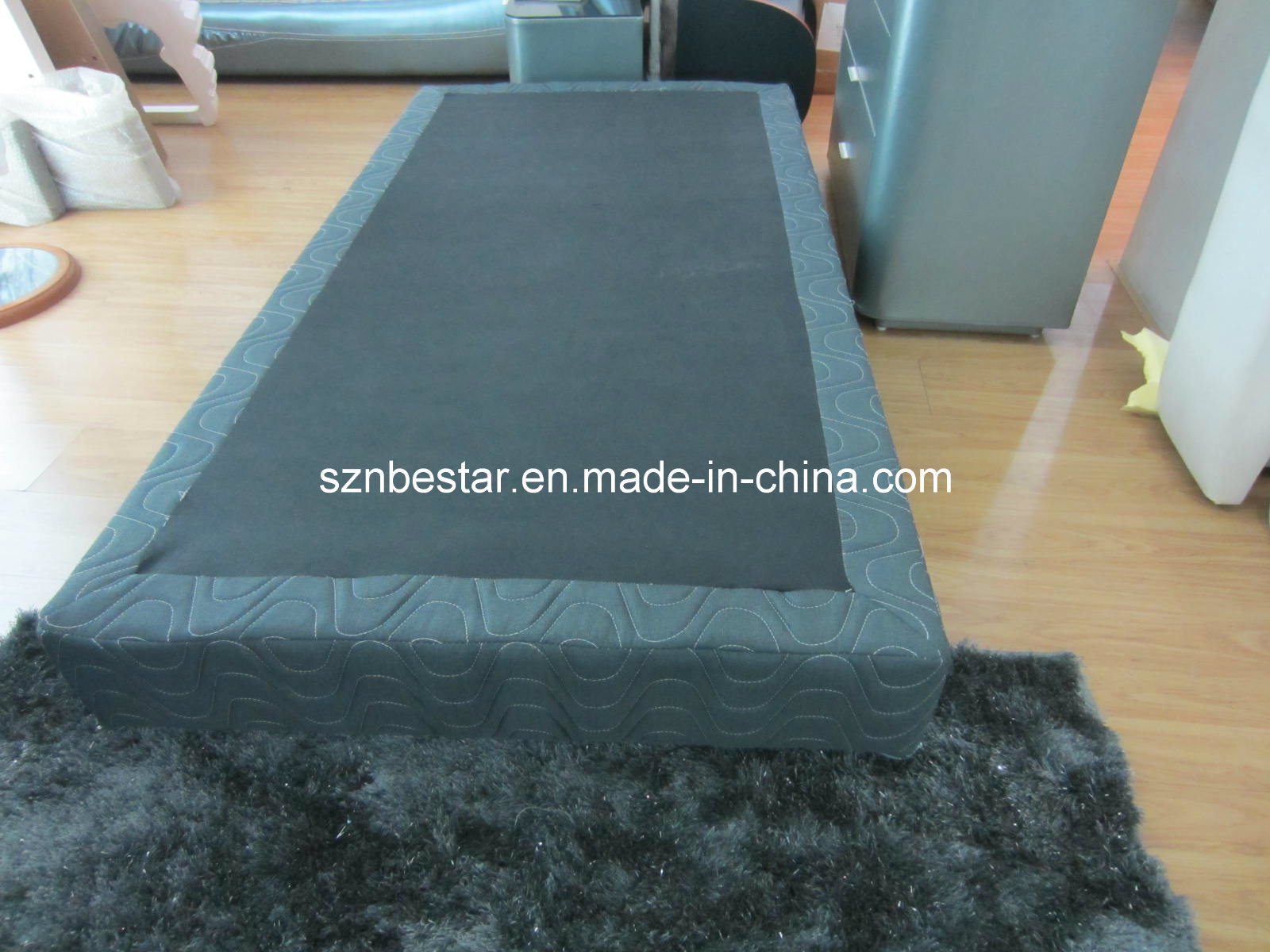 Home Furniture Economical Divan Bed Inside Comes with Wooden Body and Metal Legs