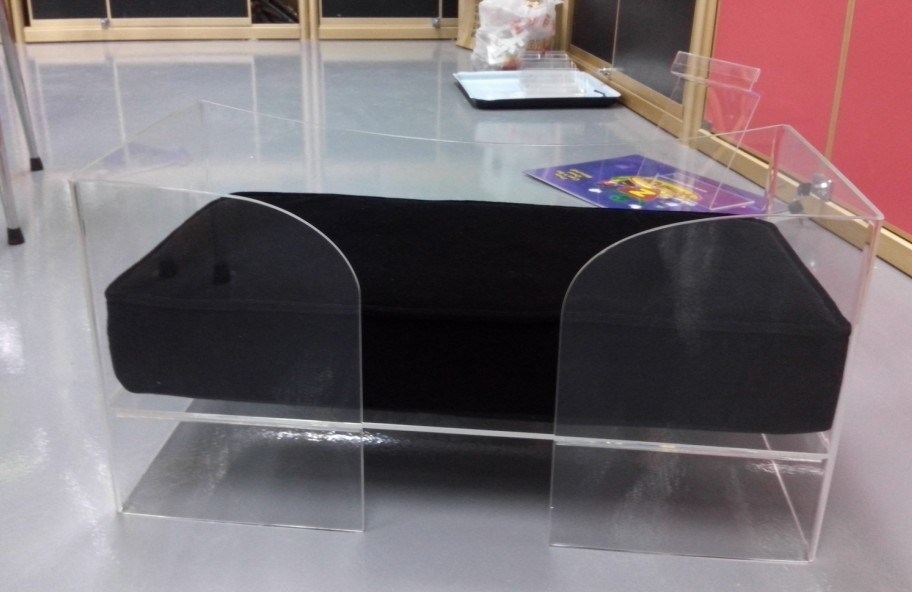 Large Modern Acrylic Pet Bed Dog for Pet Shop