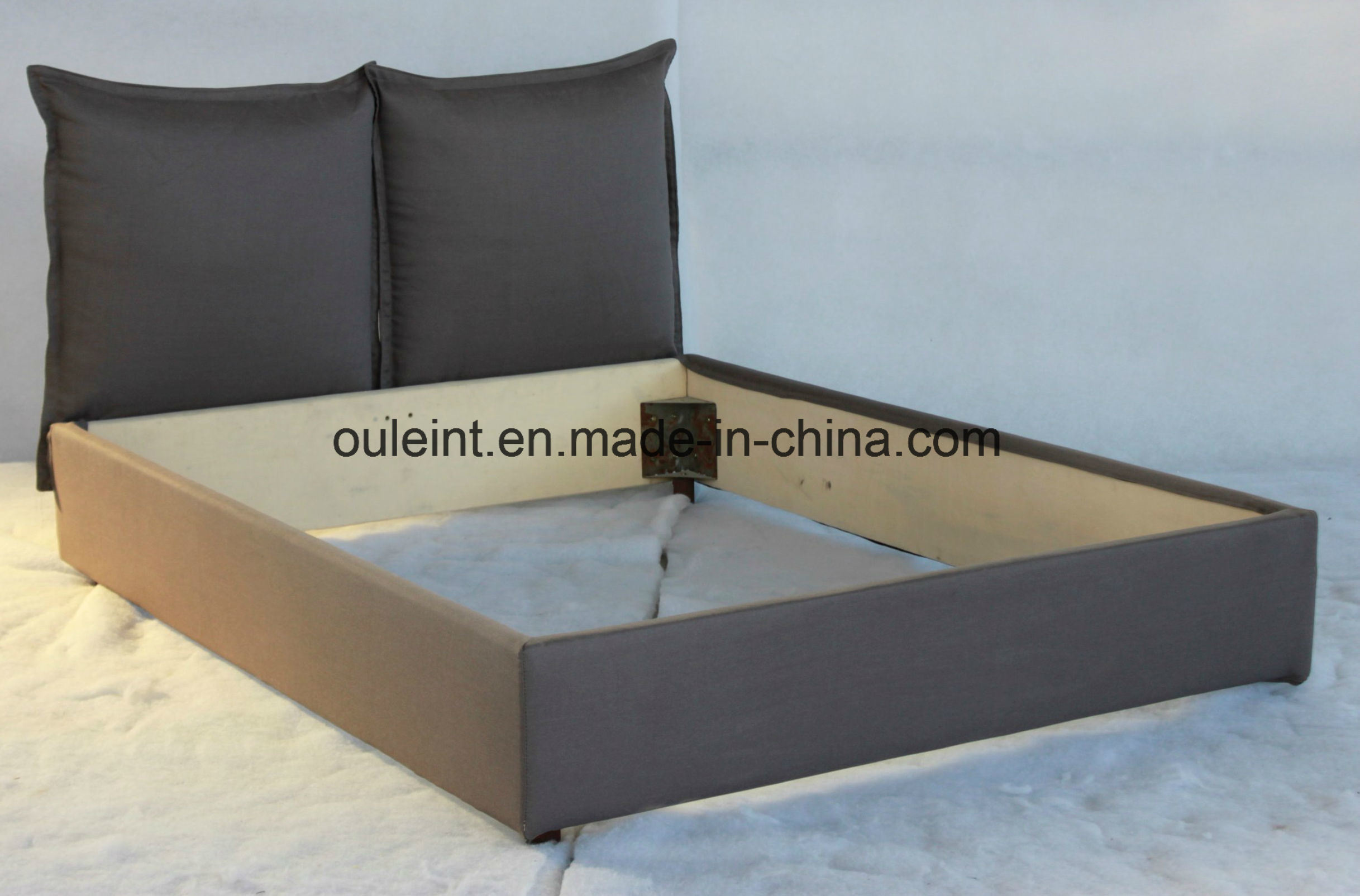 Morden Fabric Uphostery Bed (OL17163)