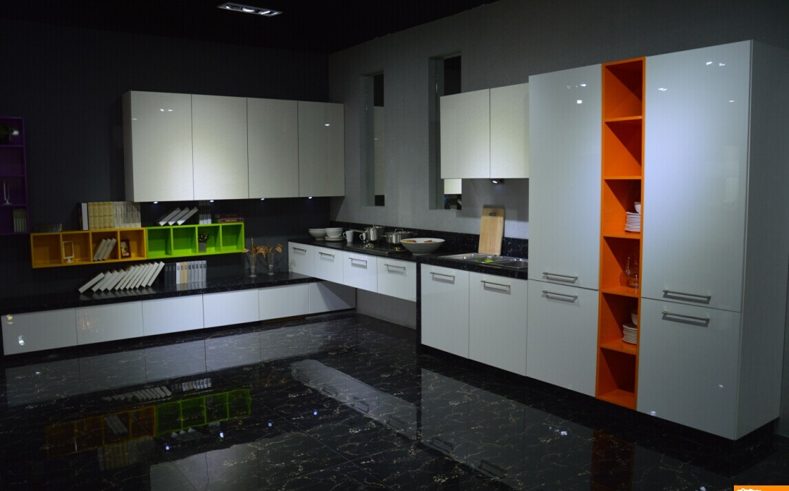 Modern Glossy Wooden Lacqure Painting Kitchen Cabinets with Many Colors to Choose (MOQ 1 set)