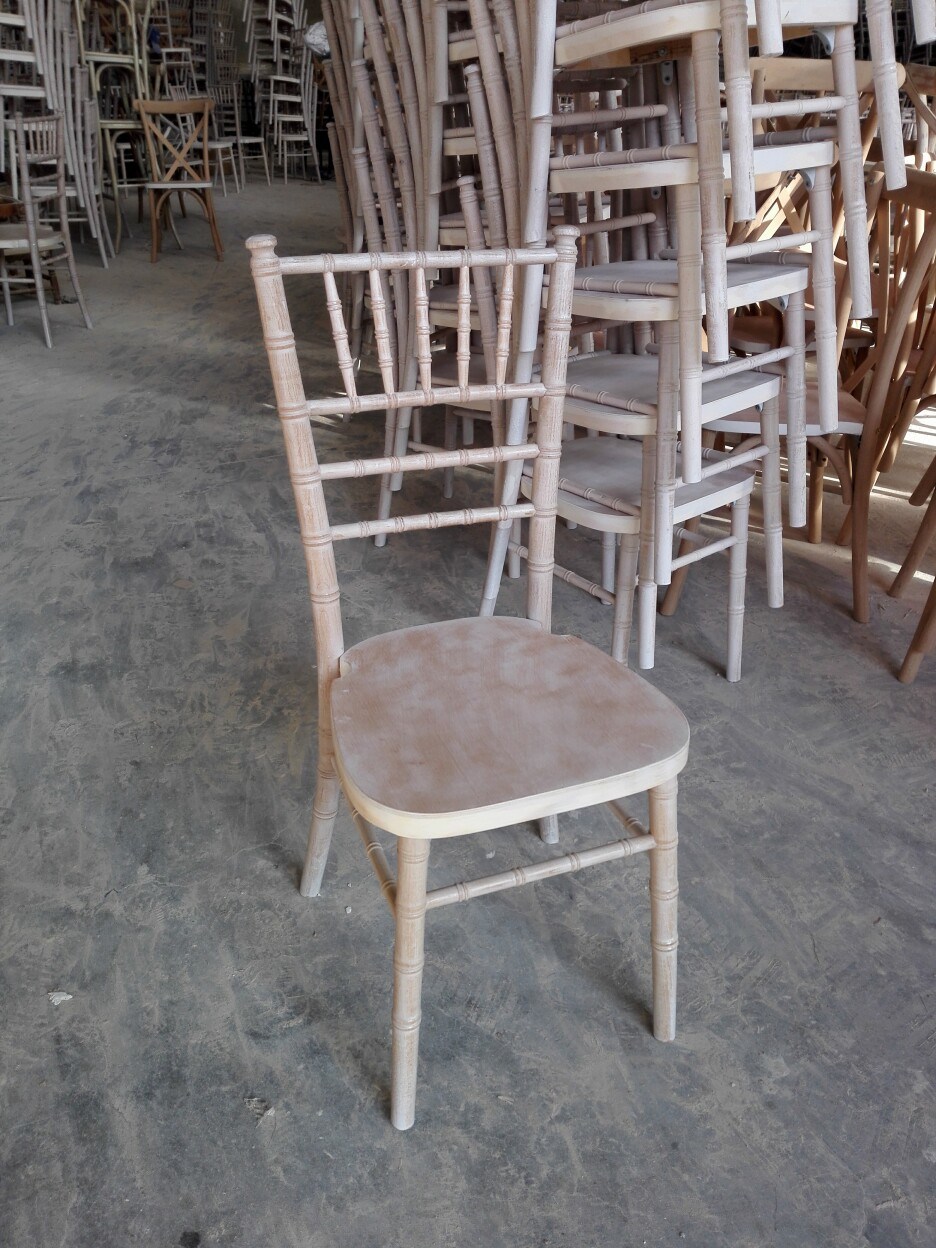 Cheap Beechwood Limewash Chiavari Chairs with Seat Pads