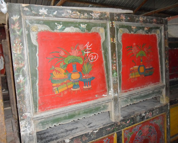 Chinese Antique Wooden Wedding Cabinet