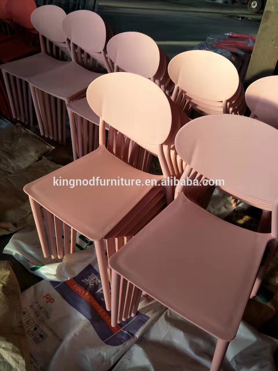 Modern Cheap Leisure Gardenspace Saving PP Plastic Chair