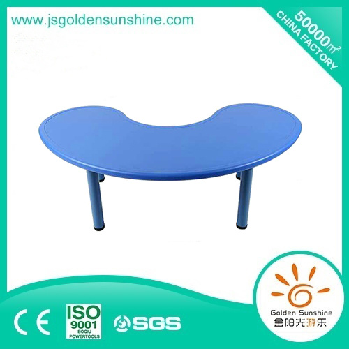 Kinergarten Furniture of Plastic Table in Moon Shape