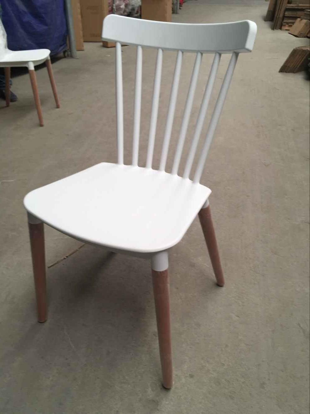 PP Back and Seat Beech Wood Leg Plastic Dining Chair