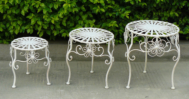 Antique White Flower Design S/3 Metal Planter Stands Wholesale