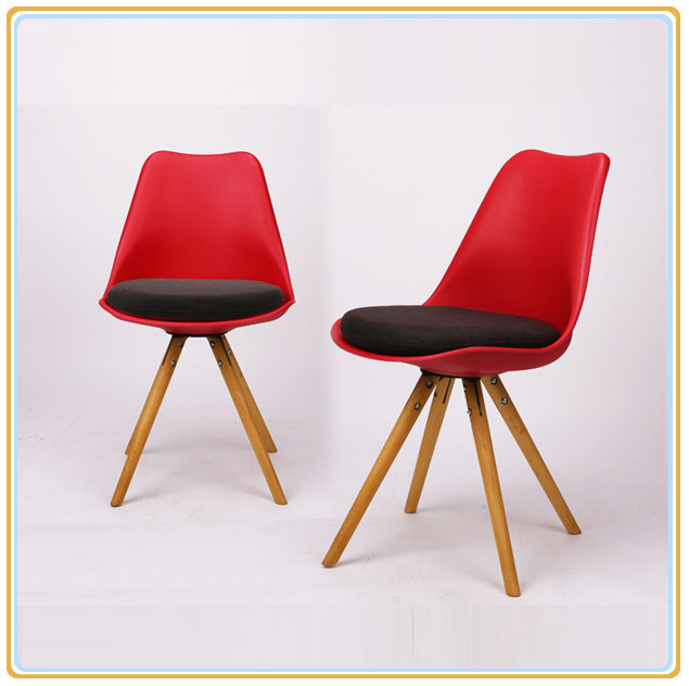 Italian Style Modern Chair of PP Material Plastic Garden Chair