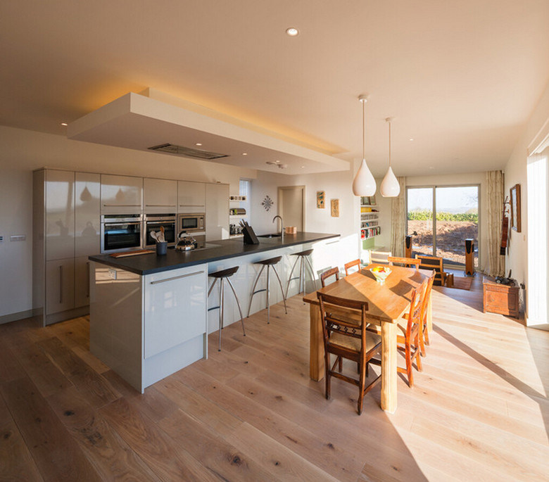 Modern Wood Kitchen Cabinets with Simple Design