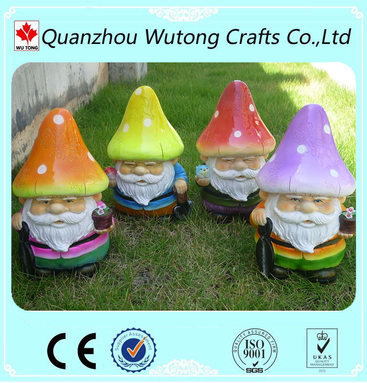 Customized Lovely Garden Decoration Resin Mushroom Santa Claus Figurine