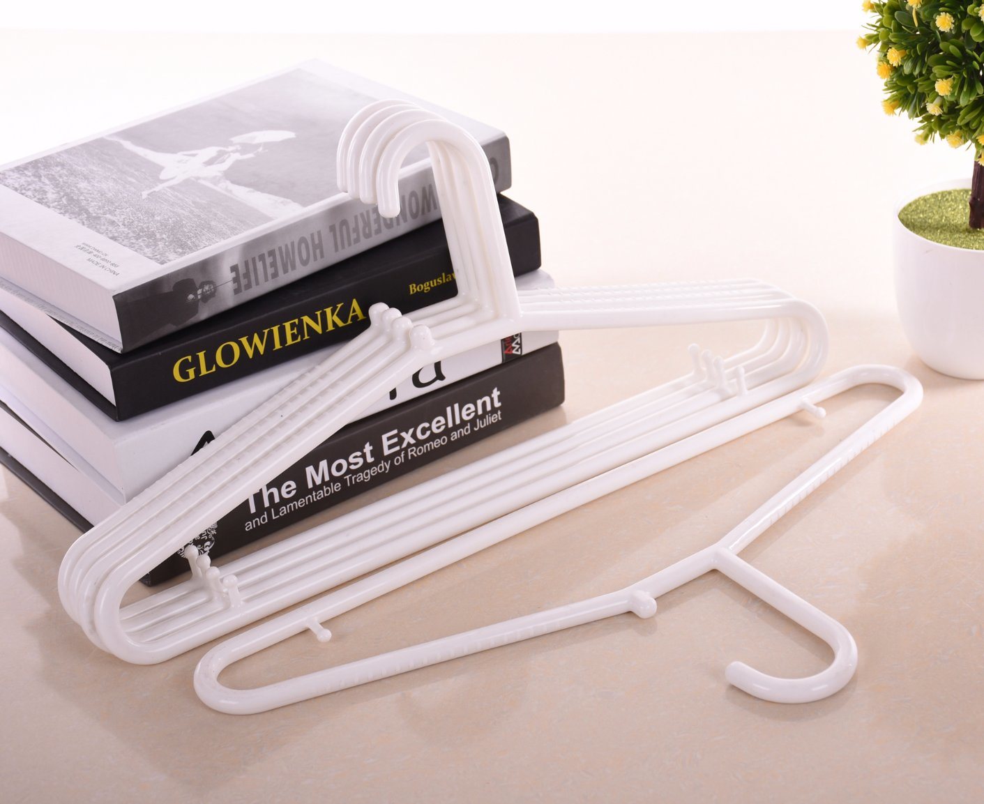 Taizhou Youwang Super Sale Popular Leisure Cheap White Plastic Hanger