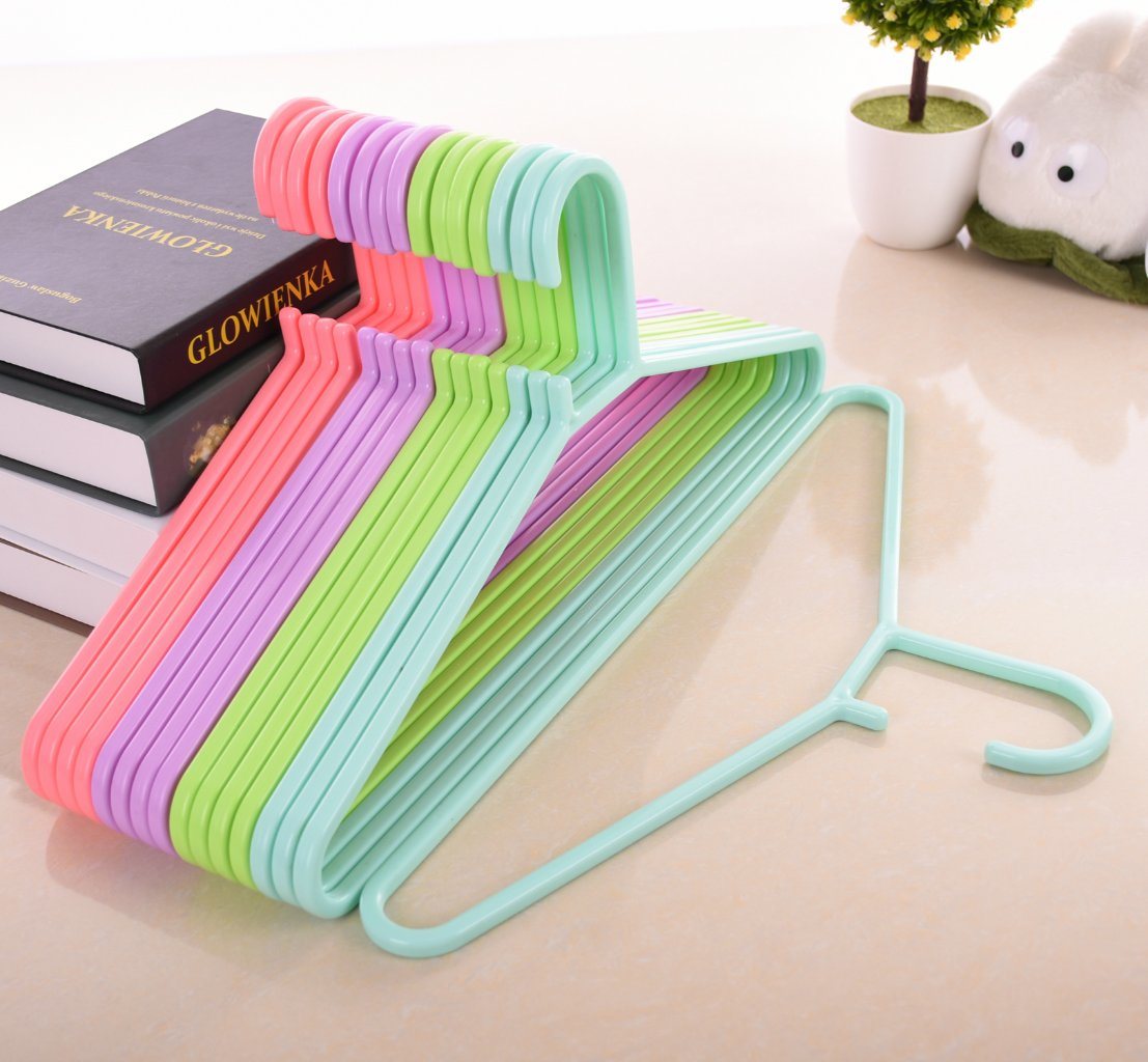 2018 Hot Selling Simple Timeless Style Garment Plastic Hanger for Wholesale